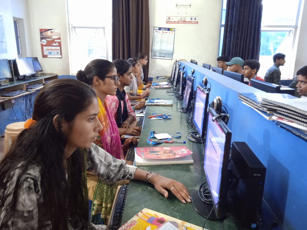 Students working on computers at Yuva Jagriti Sansththan’s learning centre. This promotes skill development in rural India. 