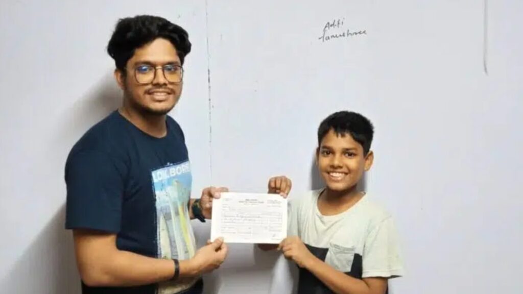 Ritesh, a 14- year student, graduating from Apnipathshala’s learning pod.
