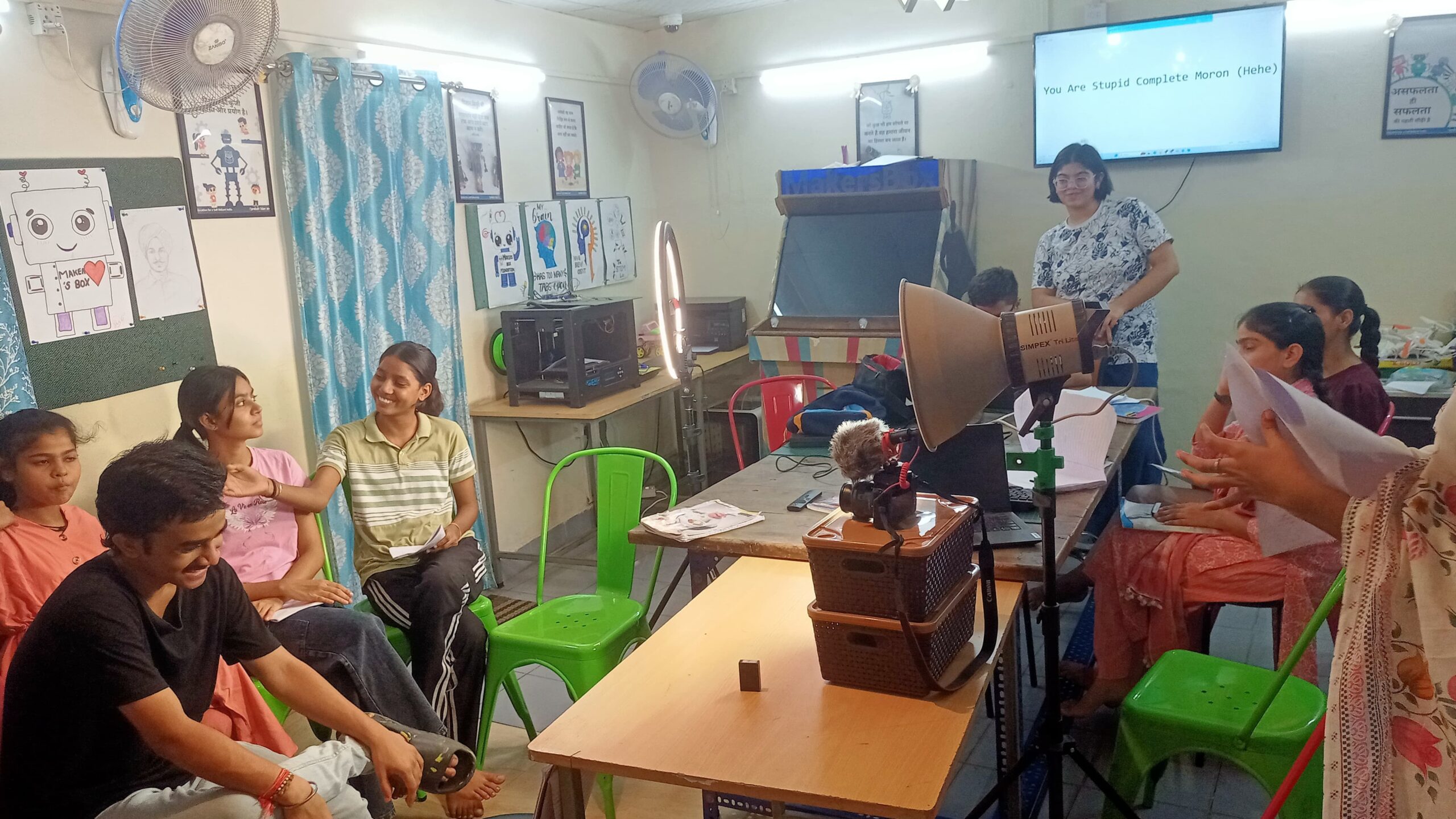 Children sitting and learning together at ApniPathshala's learning