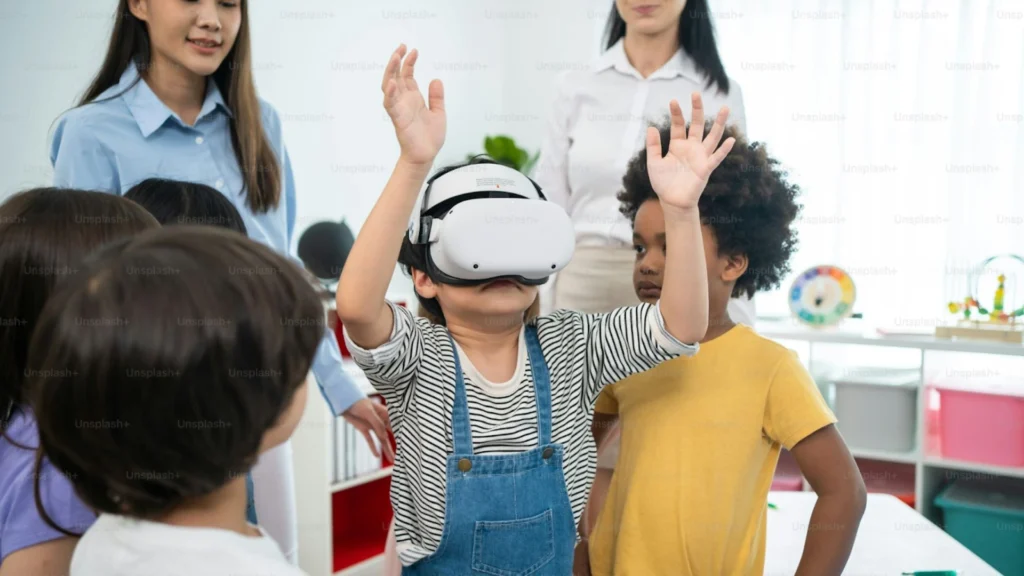 A child using VR glasses to learn new concepts adapting to the alternative education model.