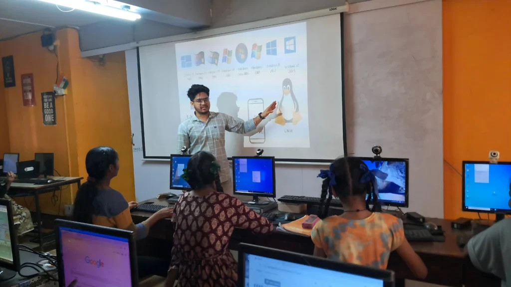 A former student of ApniPathshala teaching the kids of pods as a mentor.